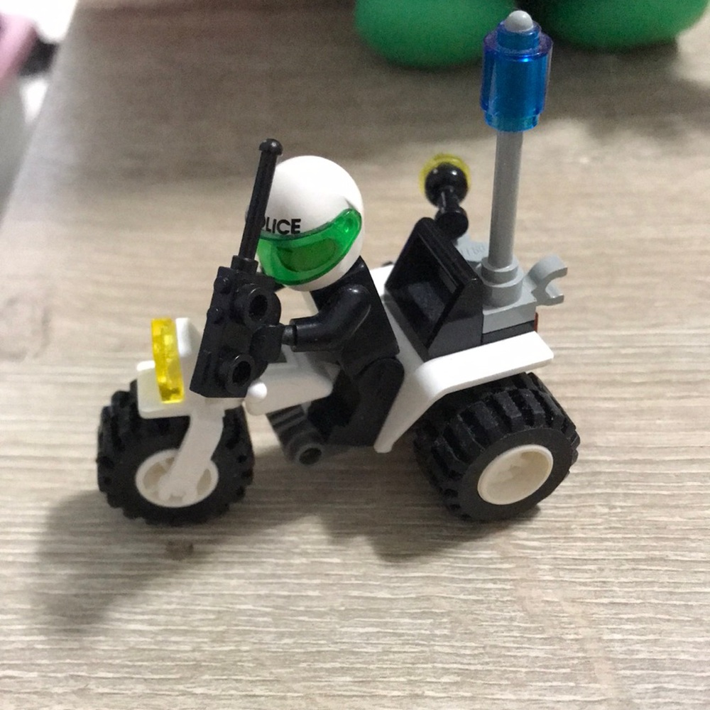 Vintage 1998 LEGO Town: Chopper Cop 6324 - 100% Complete with Minifig